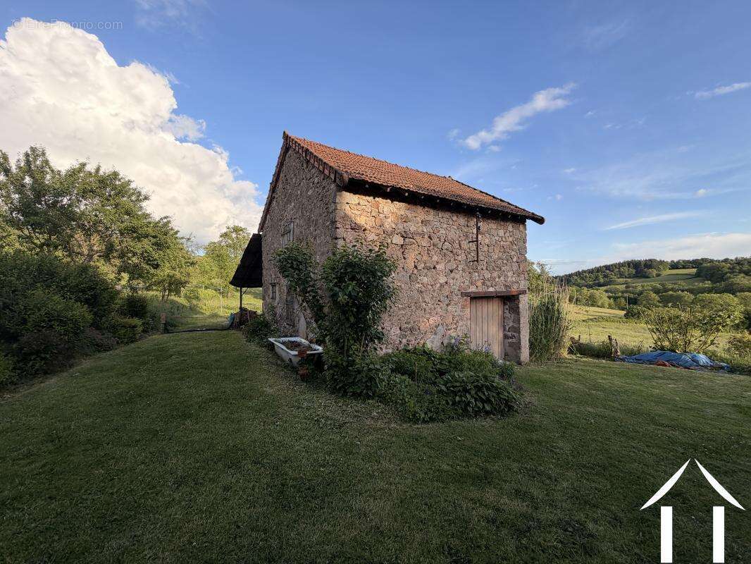 Magnifique maison confortable située dans un petit hameau avec une grande grange en pierre, bâtiments annexes et garage sur plus - photo 7