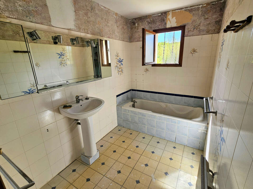 Maison à LES ASSIONS