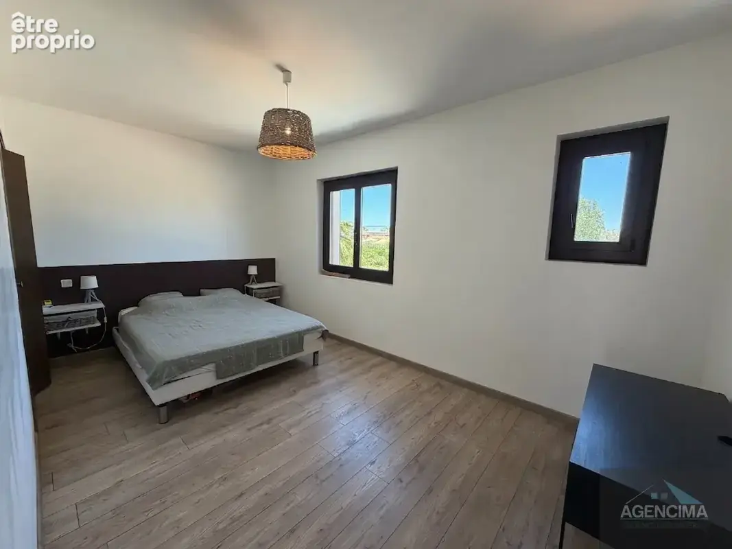 Entre étang et plages, une villa méditerranéenne hors du commun - photo 3
