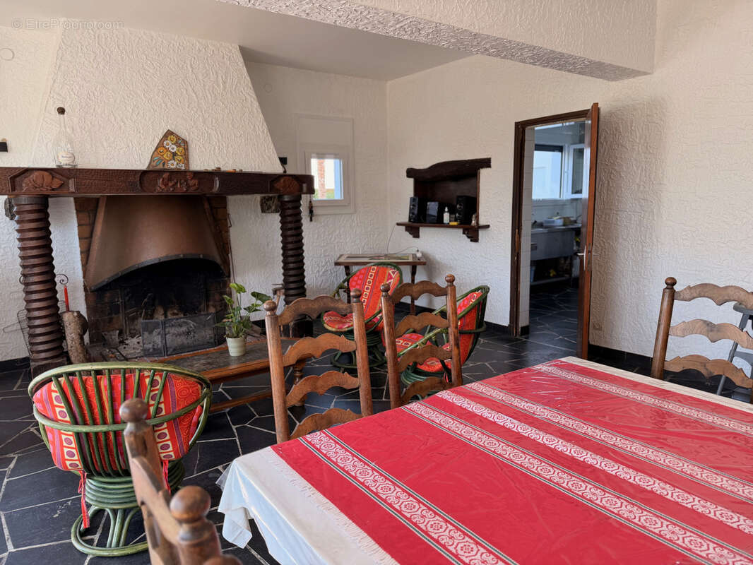 Maison à CHIS