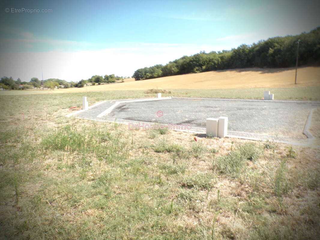 Terrain à SAINT-GAUZENS