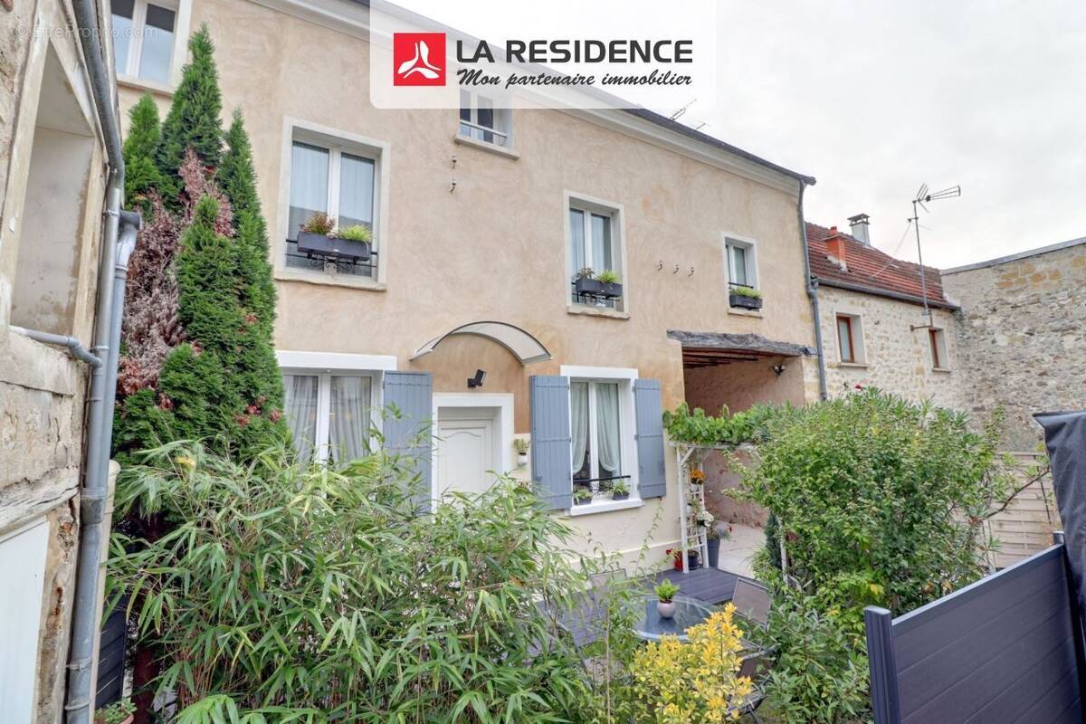 Appartement à JOUY-LE-MOUTIER