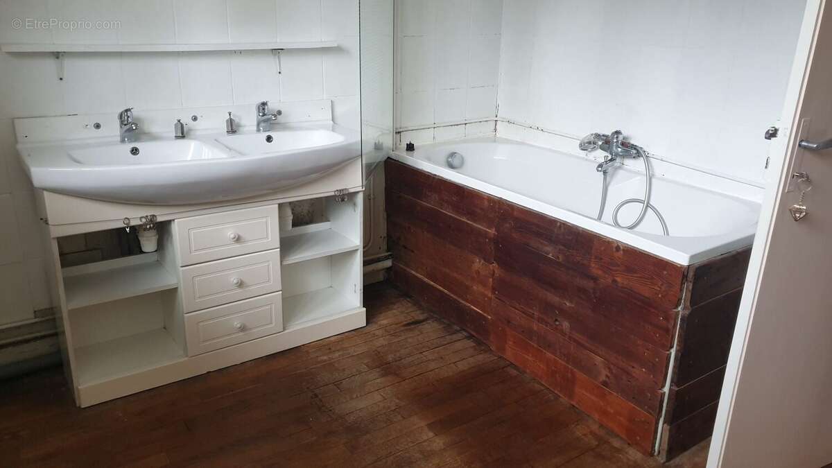 Maison à CHATEAUNEUF-LA-FORET