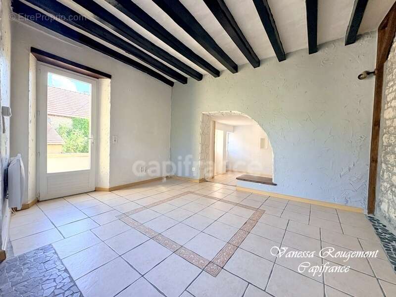 Maison à vendre 4 pièces LAROCHE SAINT CYDROINE (89) - photo 11