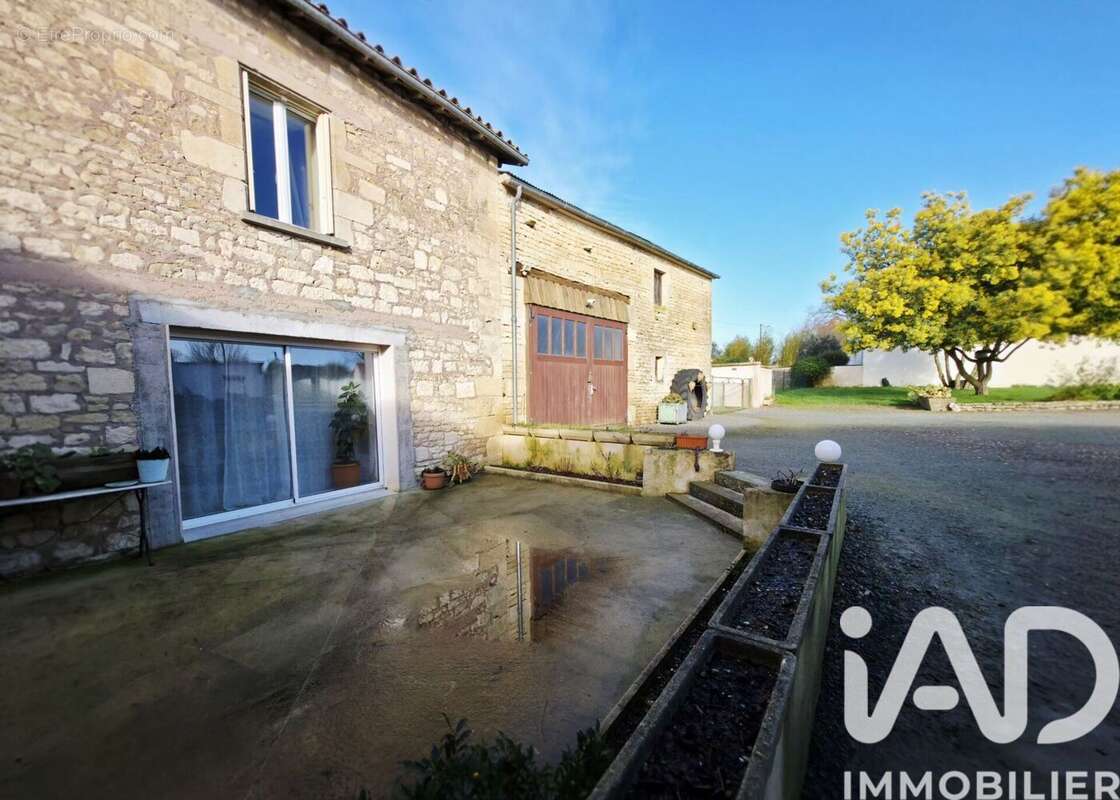 Photo 2 - Maison à GERMOND-ROUVRE