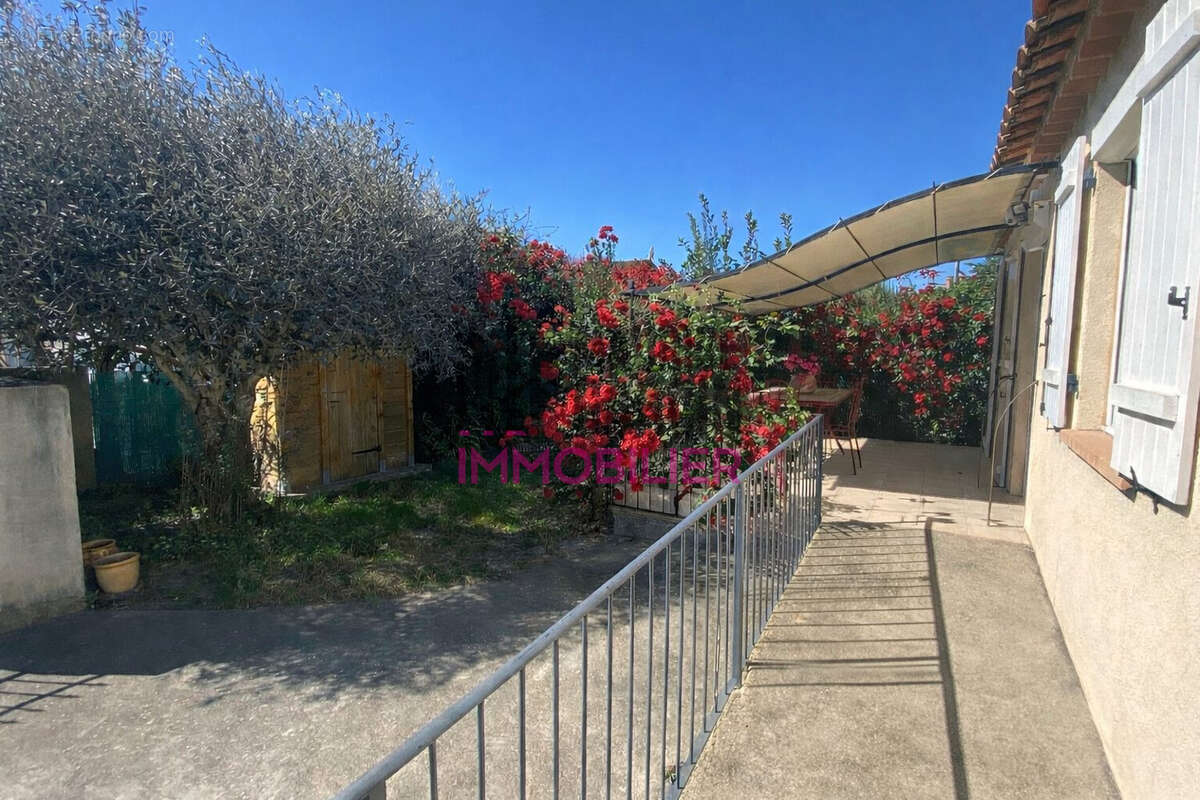 Maison à ENTRAIGUES-SUR-LA-SORGUE