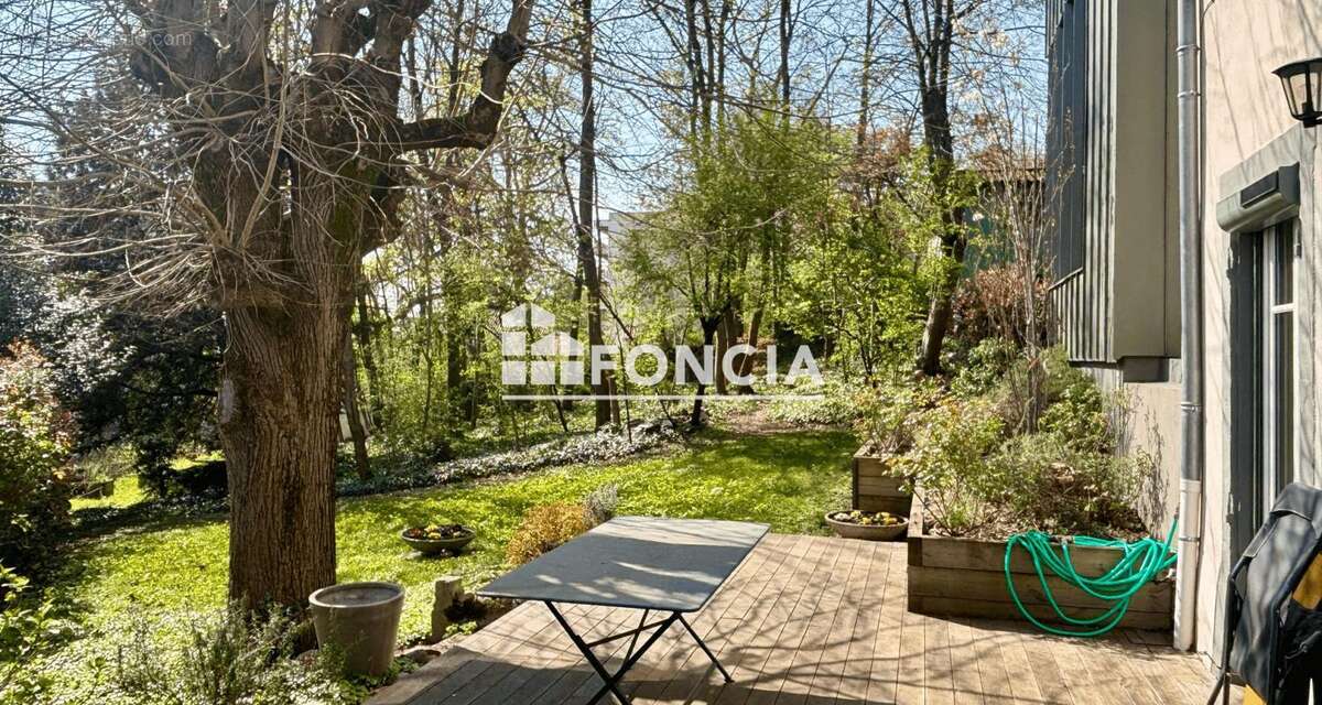 Maison d'architecte de 200 m2 sur terrain de 1280 m2 - photo 3