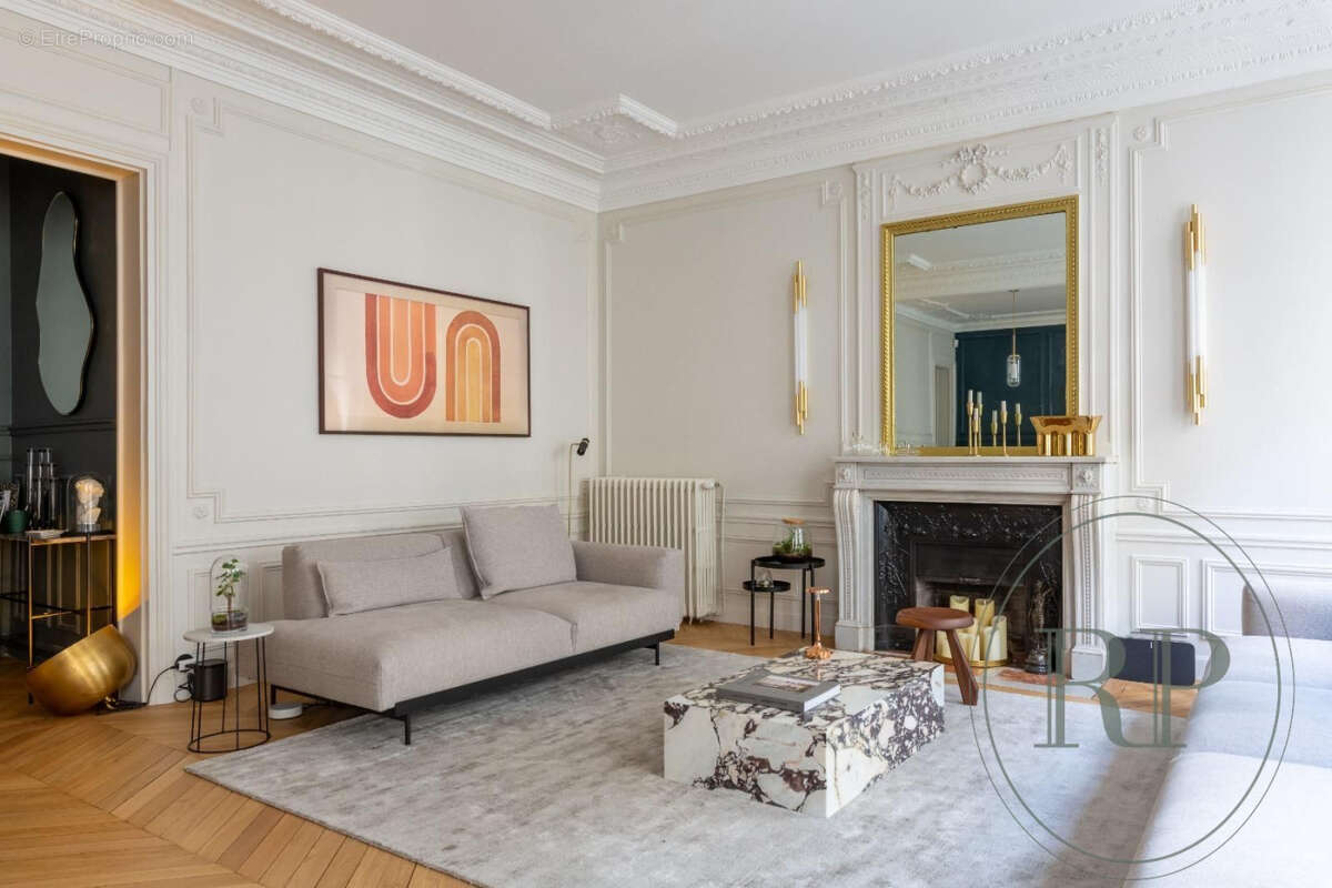 Appartement à PARIS-7E