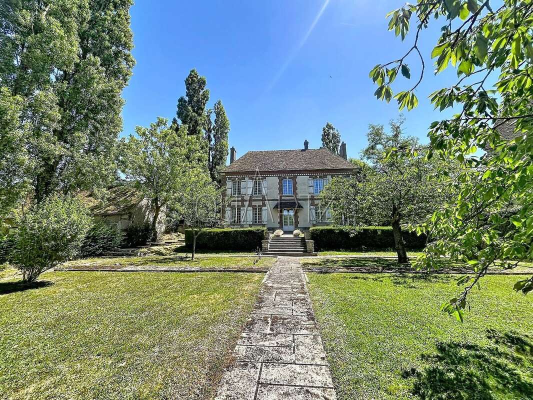 Charme et campagne pour cet ancien presbytère - photo 4