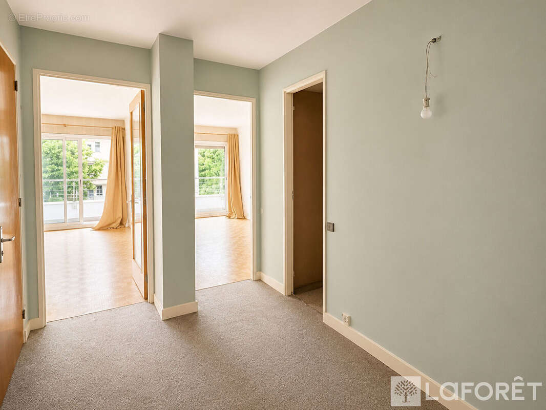 Chaville limite sèvres appartement 3 pièces de 70 m² avec balcon, parking et cave résidence de standing - photo 4