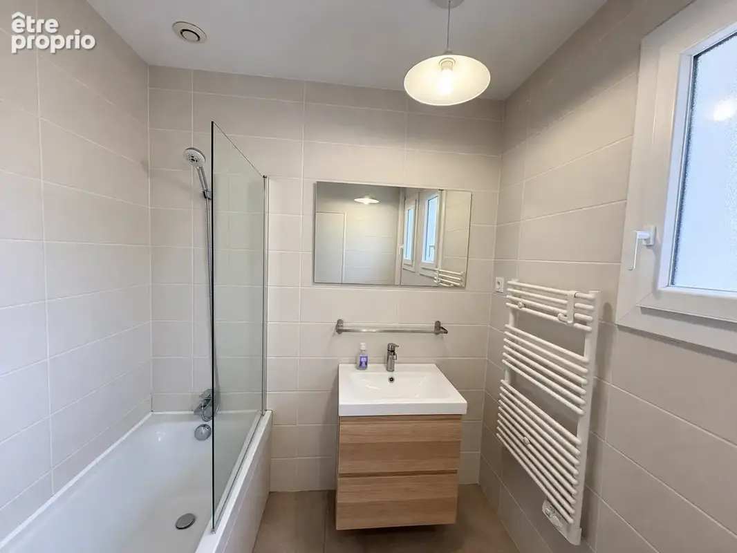 Emplacement no1 - Maison entièrement rénovée avec piscine chauffée - photo 9