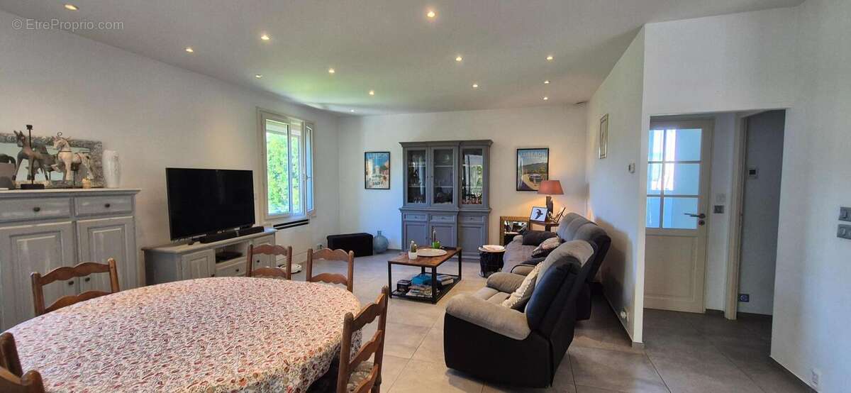 Photo 3 - Maison à SAINT-MARTIN-DE-LA-BRASQUE