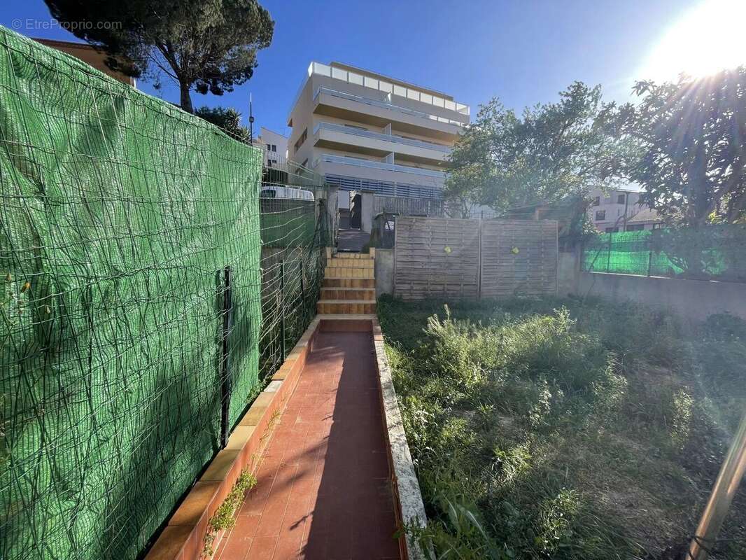 Maison à VILLENEUVE-DE-LA-RAHO