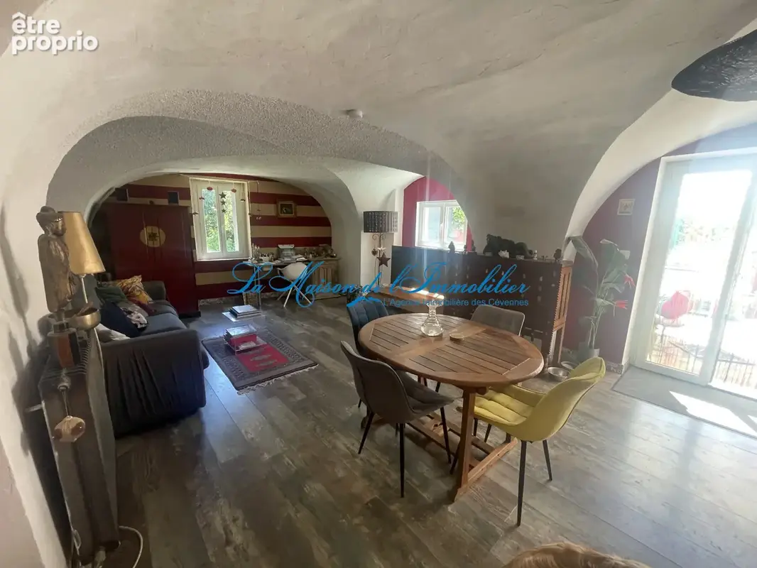 ST CHRISTOL LES ALES, maison en pierres F5 avec dépendances, chalet, piscine sur 2482 m2 de terrain avec puit - photo 5