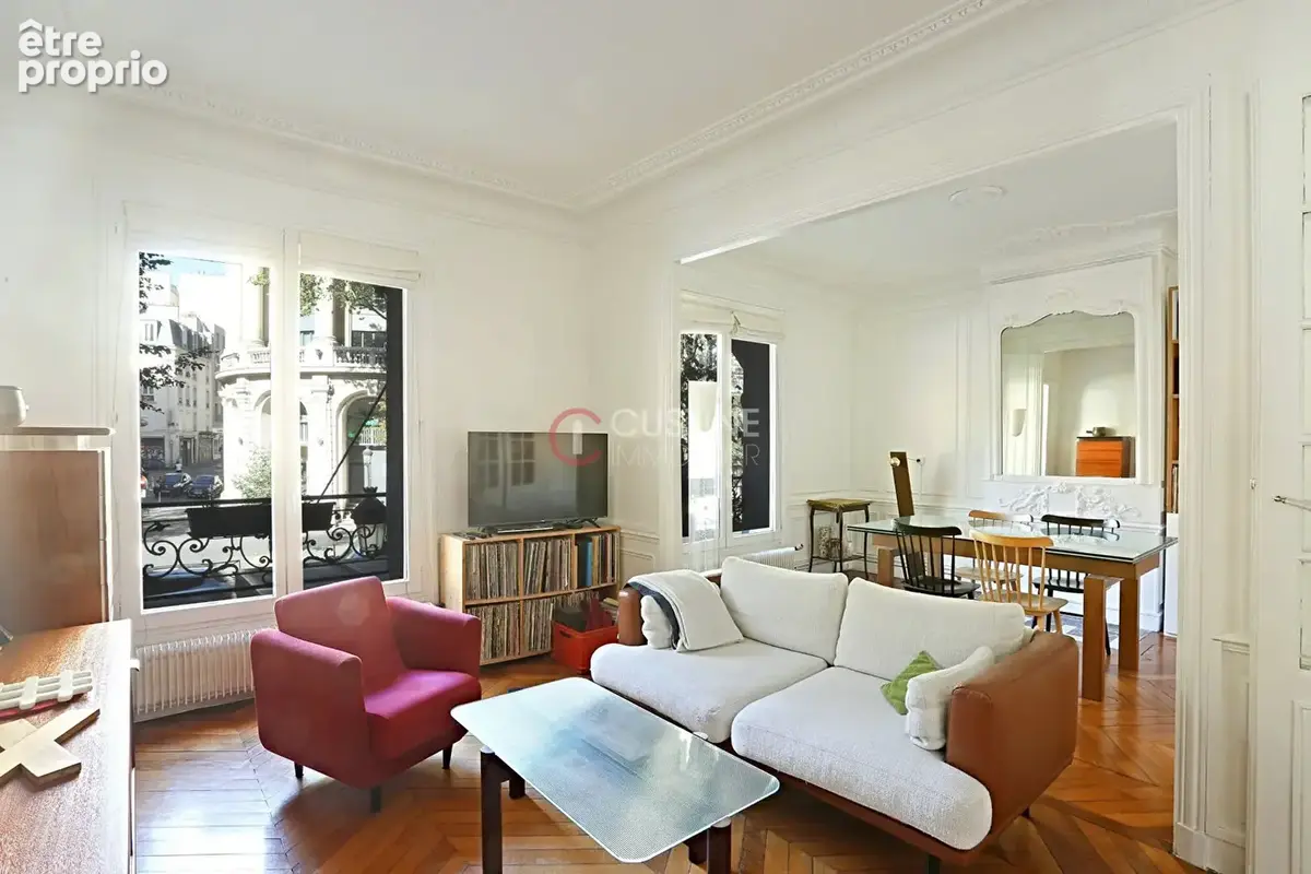 Boulevard Barbès -87 m² - 4 pièces -2 chambres - Charme de l'ancien - photo 2