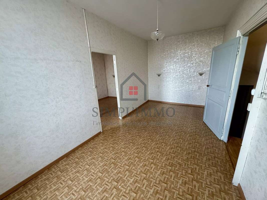Maison T5 + garages SAINT-AGNANT - photo 5