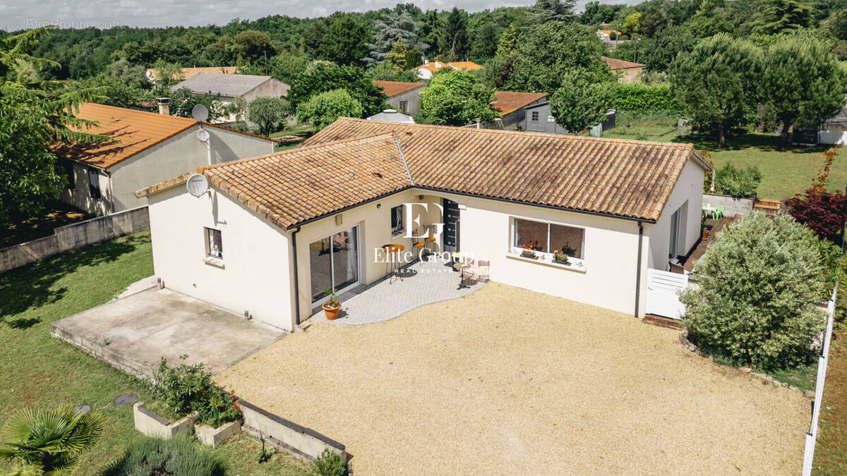 Maison à ASNIERES-SUR-NOUERE