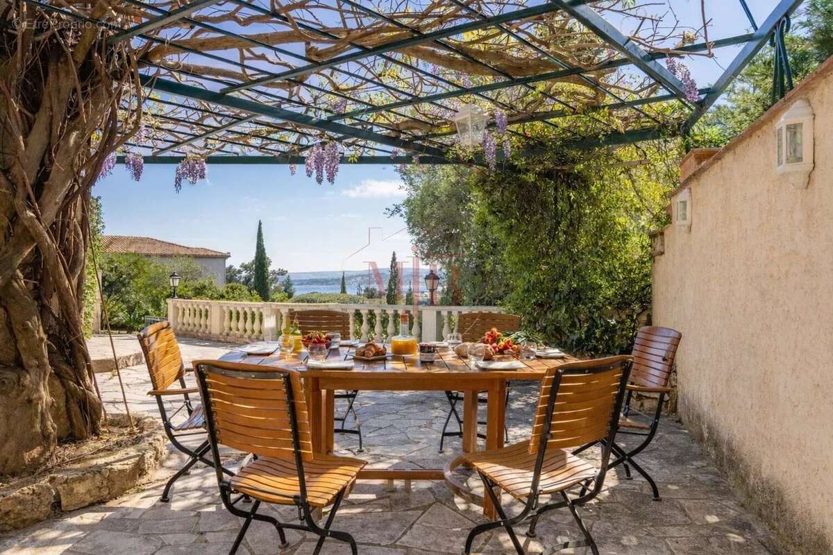 Maison à ROQUEBRUNE-SUR-ARGENS
