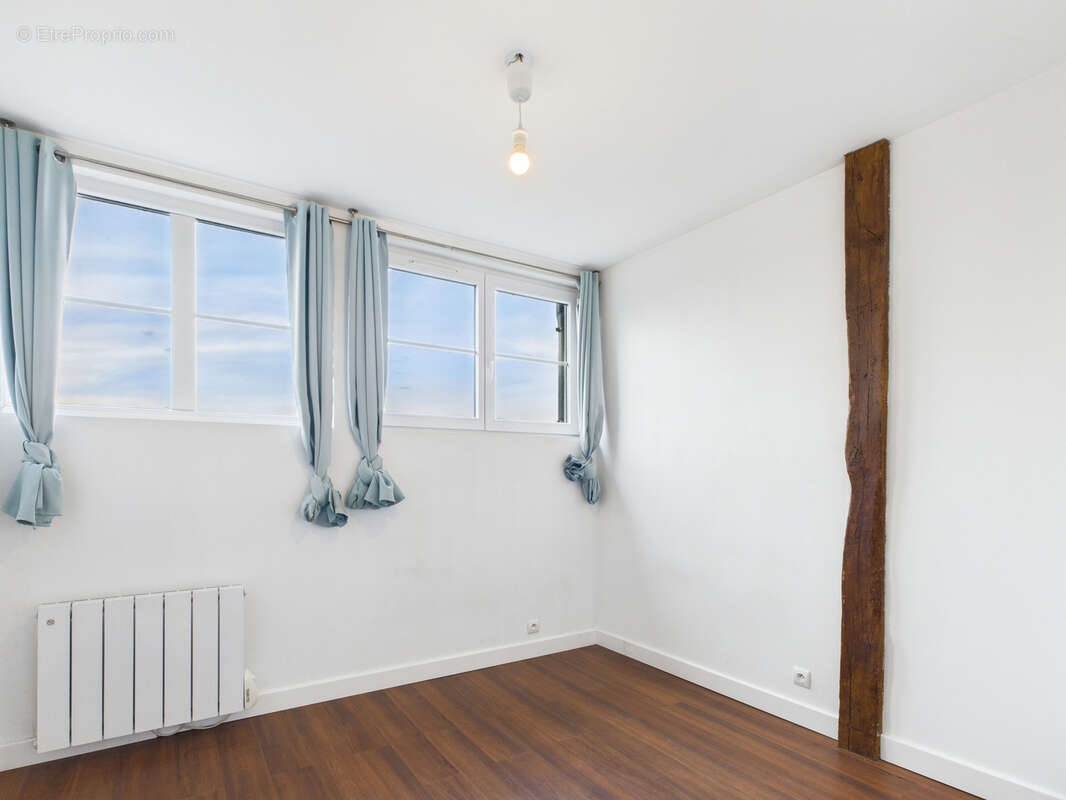 Secteur Saint Martin: Magnifique emplacement pour cet appartement de type 3 composé de 2 chambres - photo 8