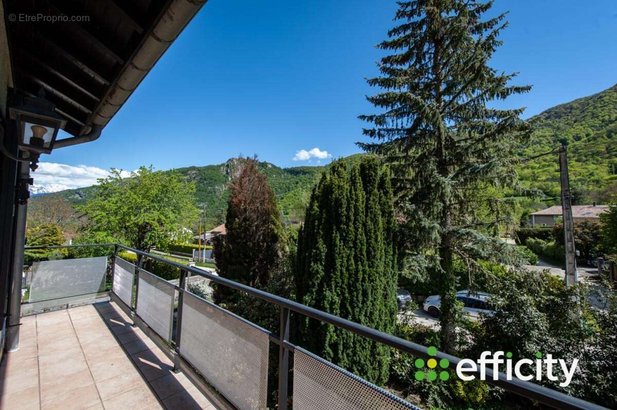 Appartement à SAINT-PAUL-DE-VARCES