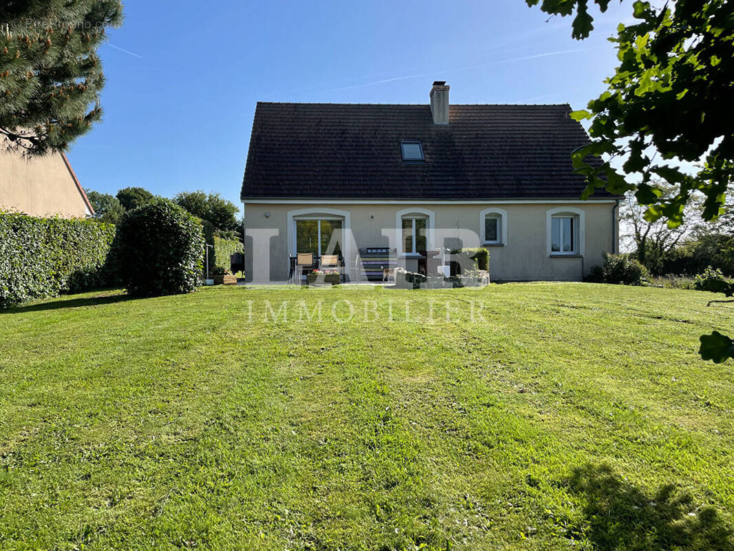 Maison à AILLIERES-BEAUVOIR