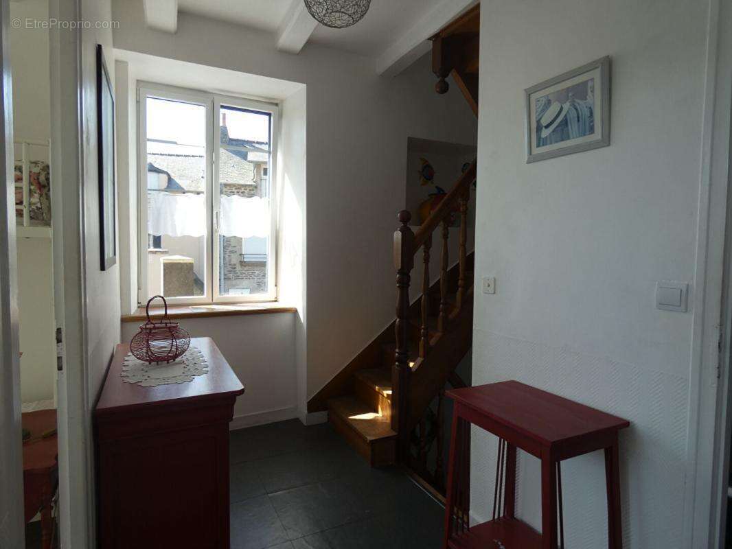 A CANCALE ! Maison en pierre en excellent état, 6 pièces, 5 chambres ! - photo 13