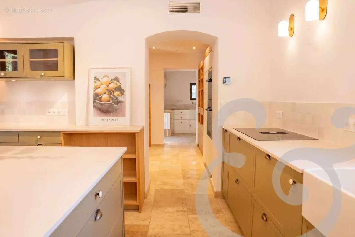 Maison à MAS-BLANC-DES-ALPILLES