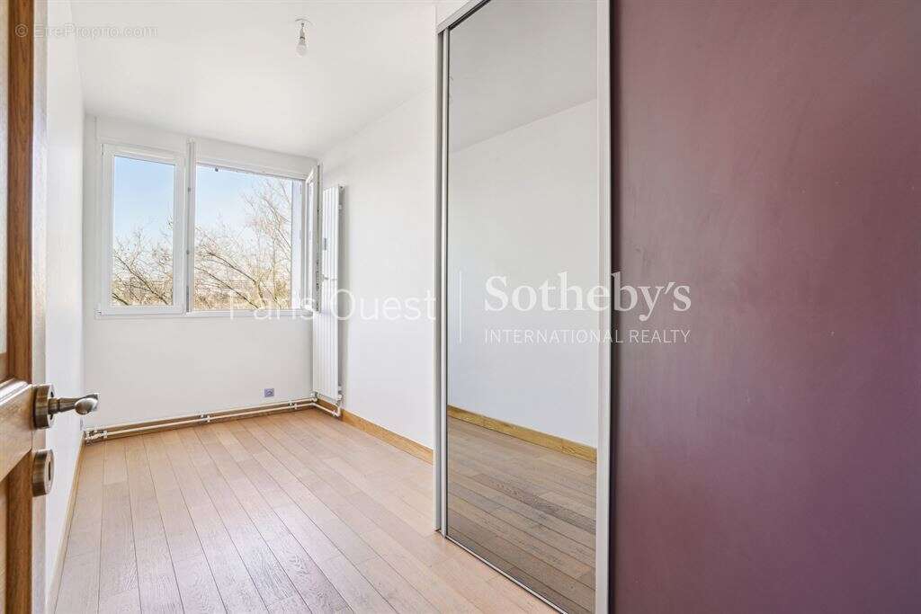Appartement à NEUILLY-SUR-SEINE