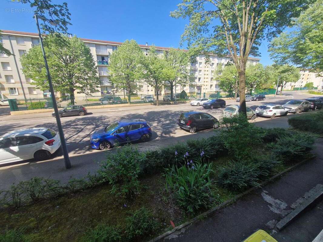   - Appartement à VENISSIEUX