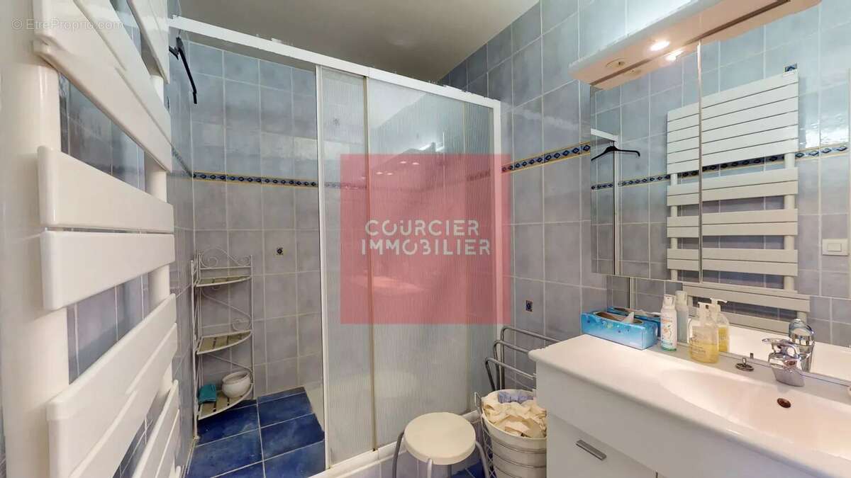 Maison à LE MESNIL-SAINT-DENIS