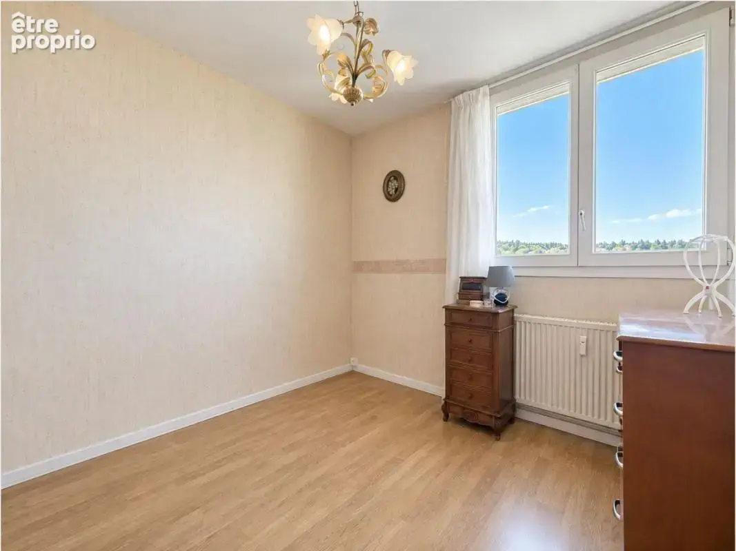 Appartement type 4 avec balcon, cave, 3 chambres, ascenseur et climatisation - photo 8