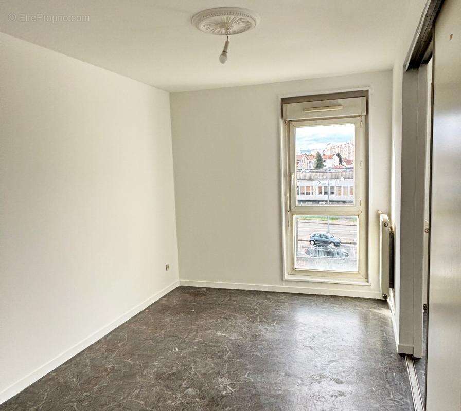 Appartement à SAINT-PRIEST-EN-JAREZ