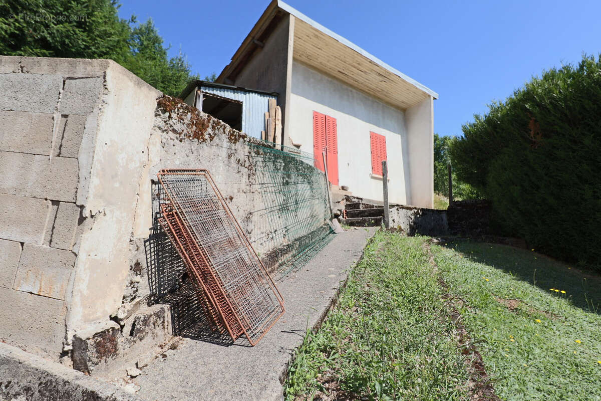 Maison à SAINT-SAUVES-D&#039;AUVERGNE
