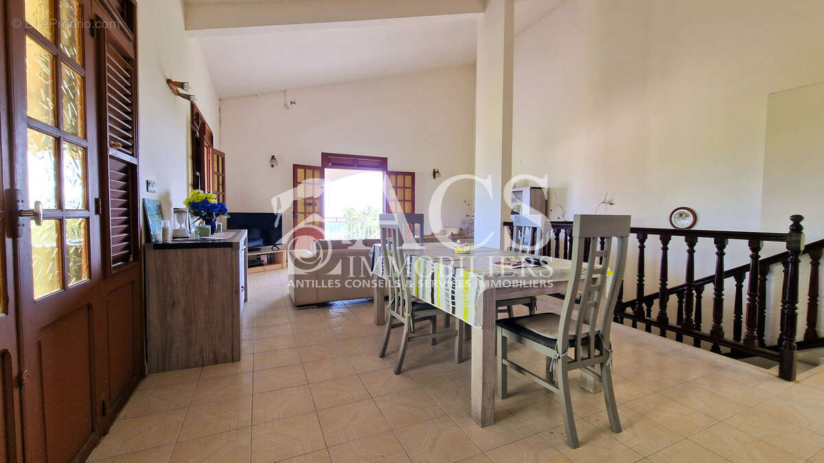 À vendre : Belle maison familiale avec vue mer et campagne, deux appartements indépendants, jardin arboré à AJ - photo 4