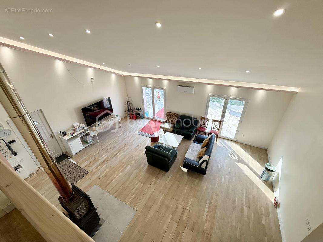 Maison à LA ROCHE-CHALAIS