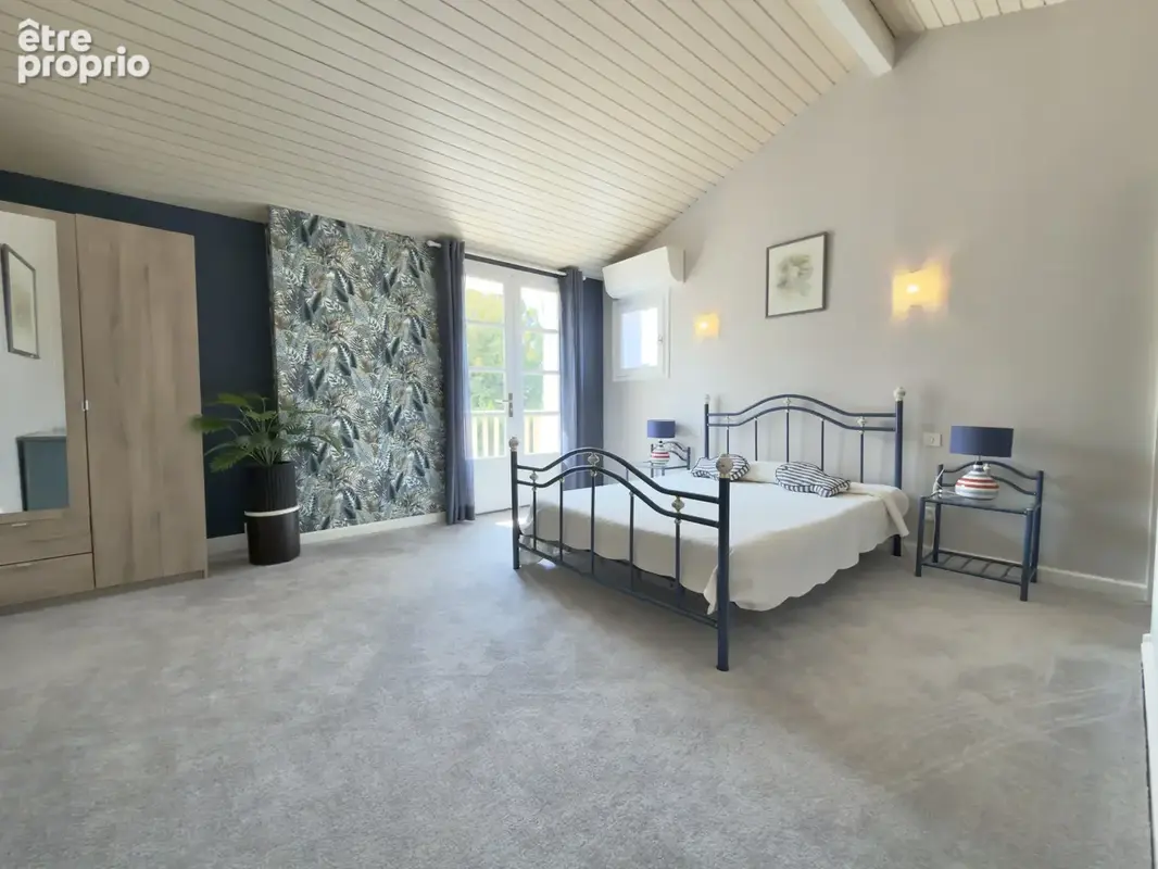 Villa d'exception avec piscine, jacuzzi, double garage et petit étang. - photo 28