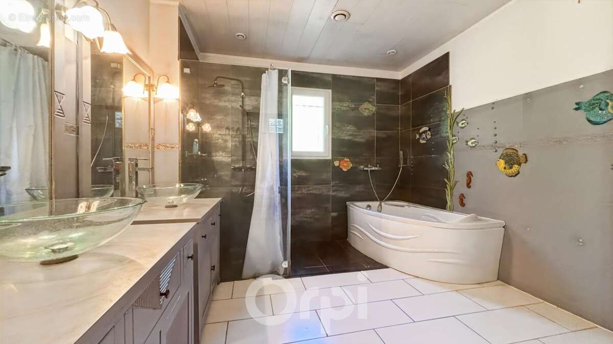 Maison à CHATELUS-LE-MARCHEIX