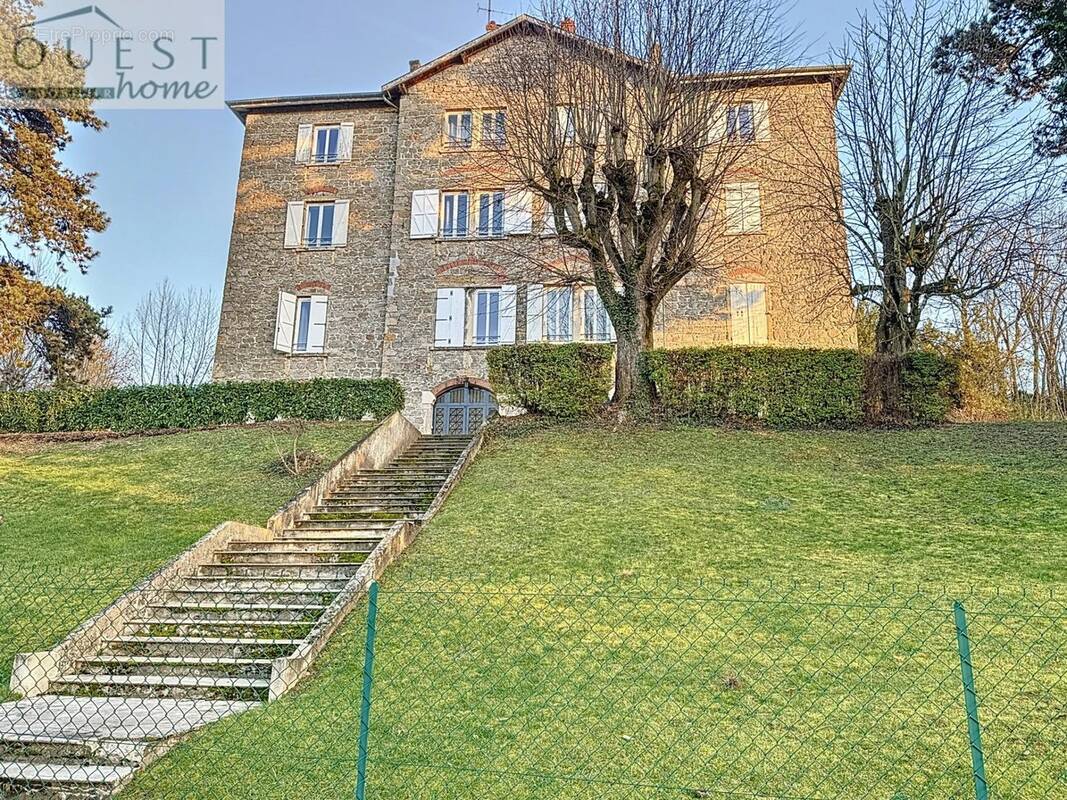 Appartement à CHARBONNIERES-LES-BAINS