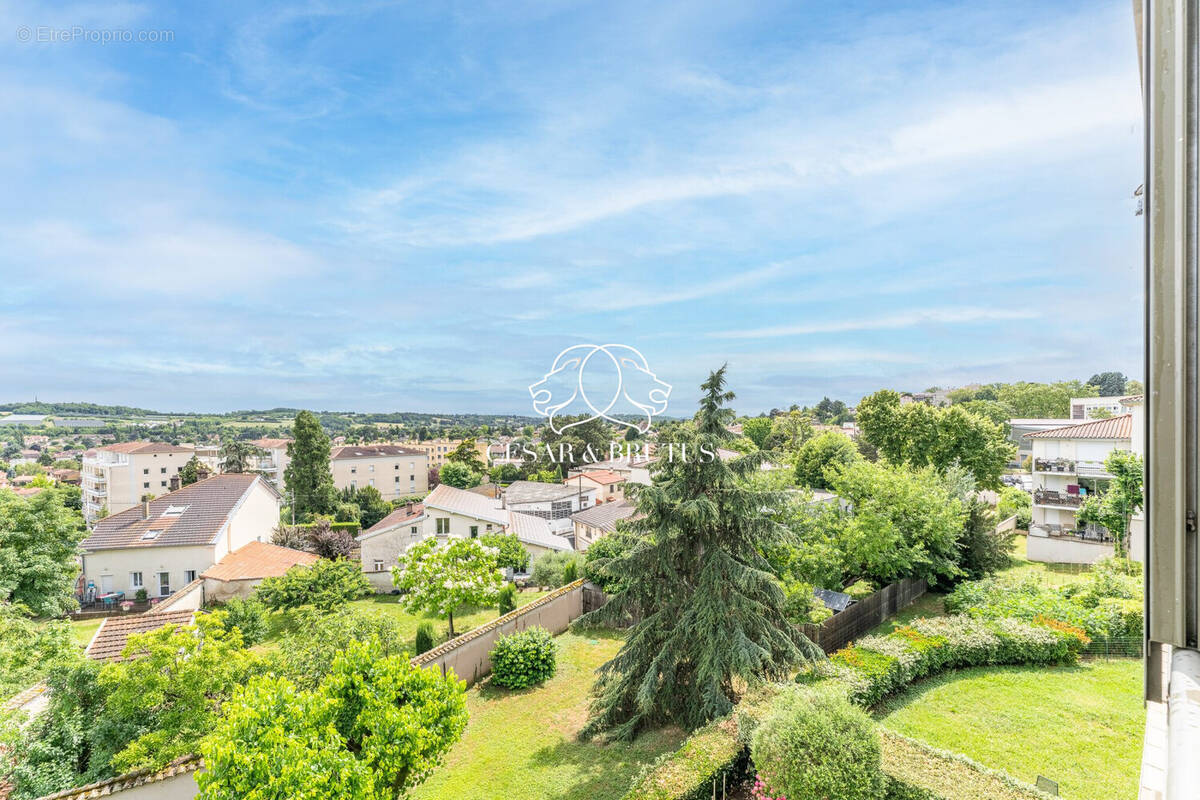 Appartement à SAINT-GENIS-LAVAL