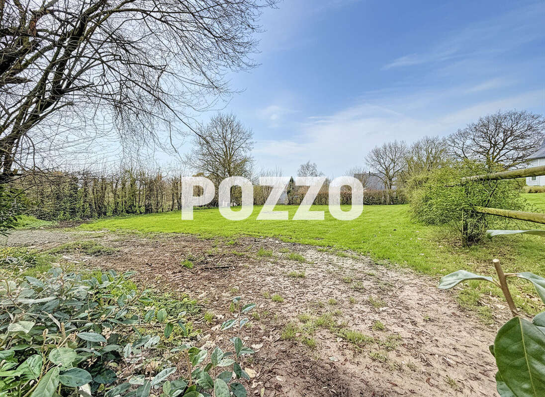 Terrain à SAINT-PIERRE-LANGERS