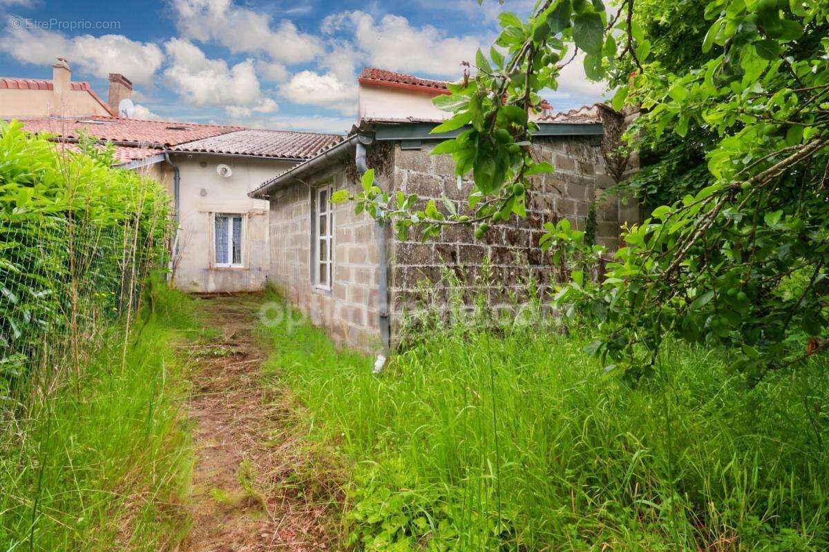 Maison de Ville sur deux niveaux - 3 pièces - 2 chambres  - Dépendance - Garage - Terrain 609 m²  - 87210 LE DORAT - photo 16
