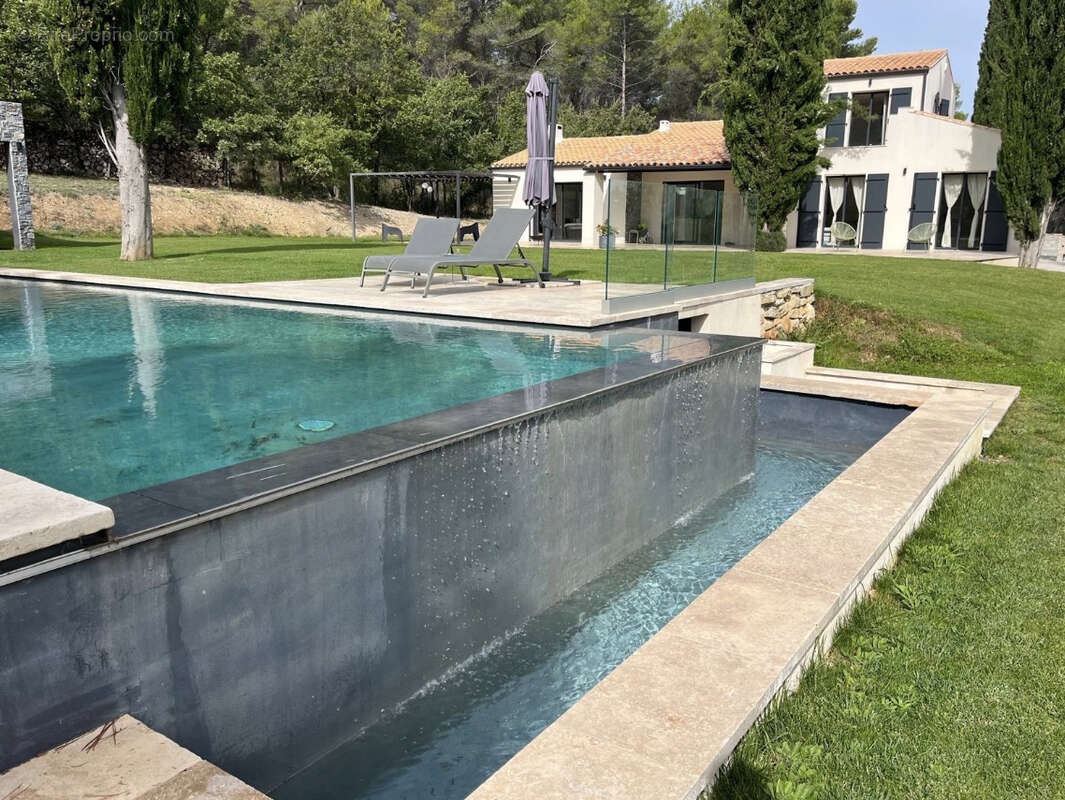 Maison à LE PUY-SAINTE-REPARADE