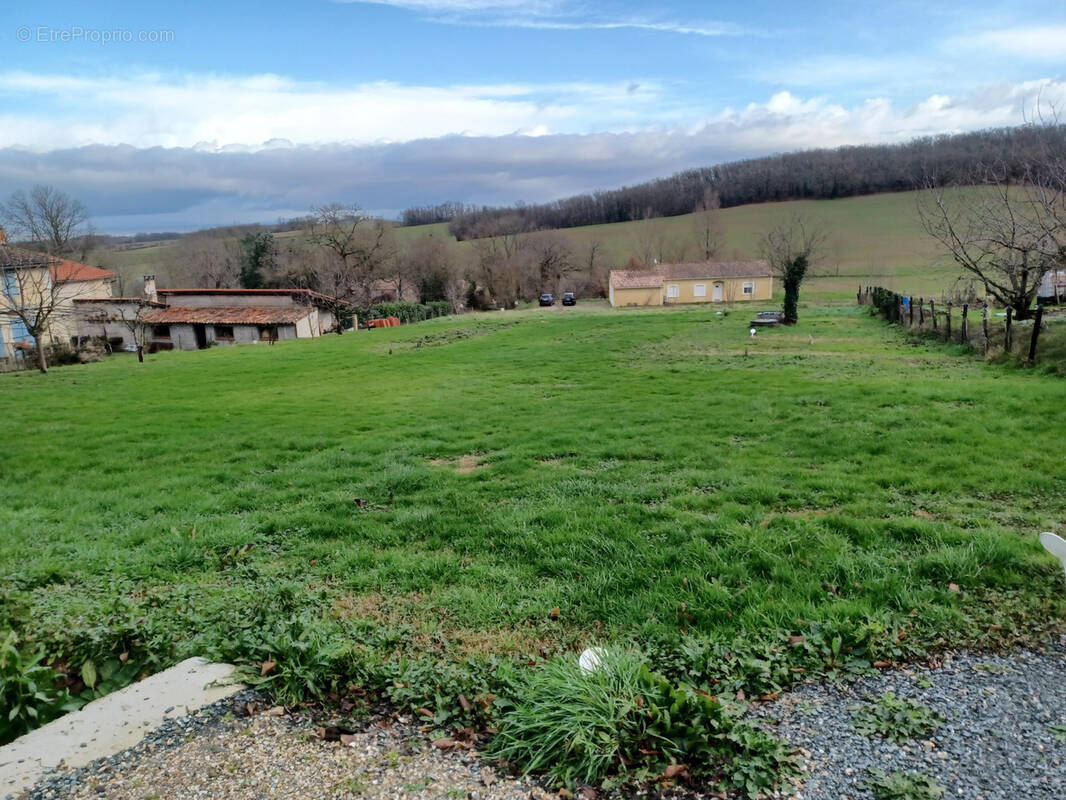 Terrain à TECOU