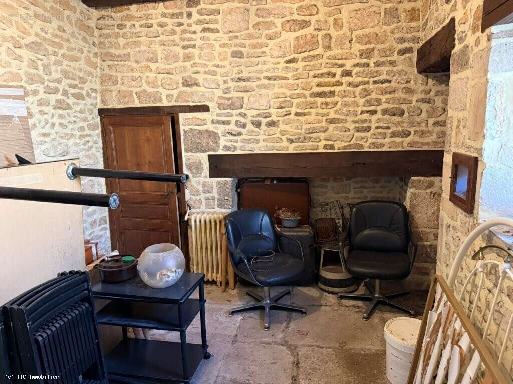 À Deux Pas De Nanteuil-En-Vallée, Superbe Longère En Pierre De 1836 Pleine De Charme - photo 28