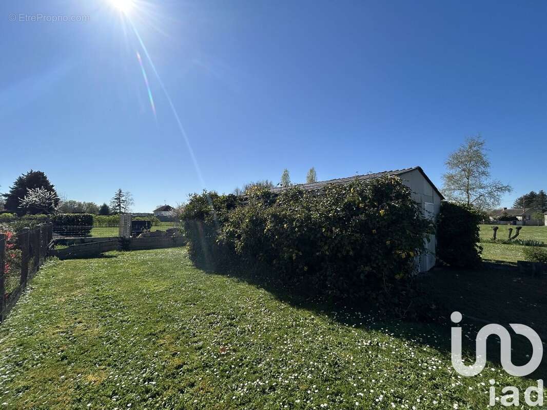 Photo 2 - Terrain à VRIGNY