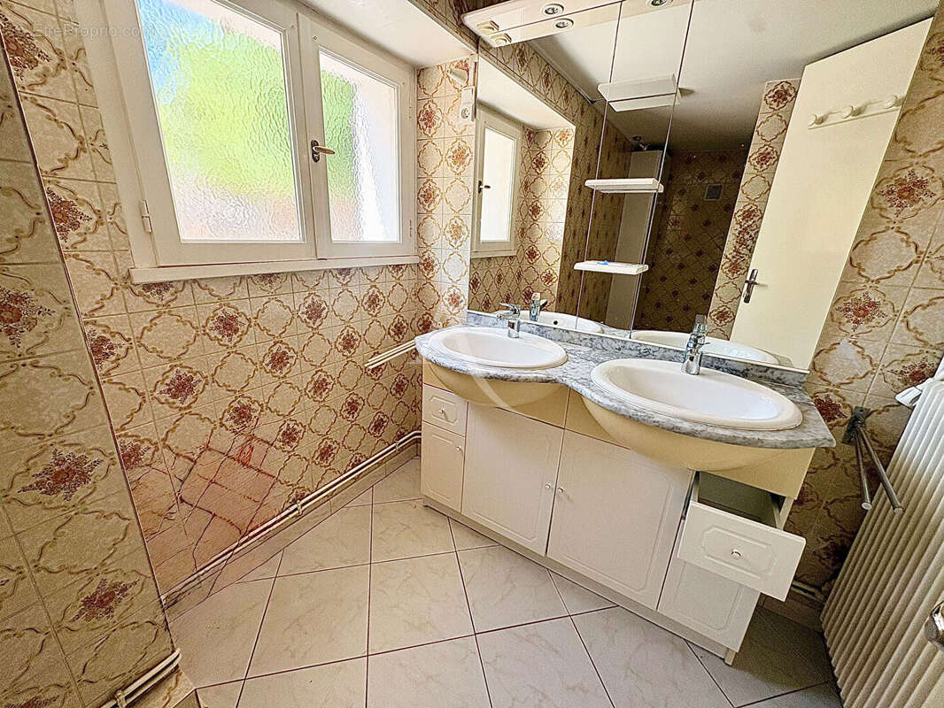 Maison Nieuil L Espoir 4 pièce(s) 89 m2 - photo 5