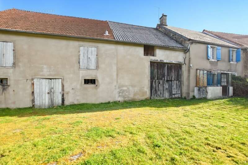 Ancienne ferme de 87 m2 à rénover avec dépendances à Collonge la Madeleine (71) - photo 14