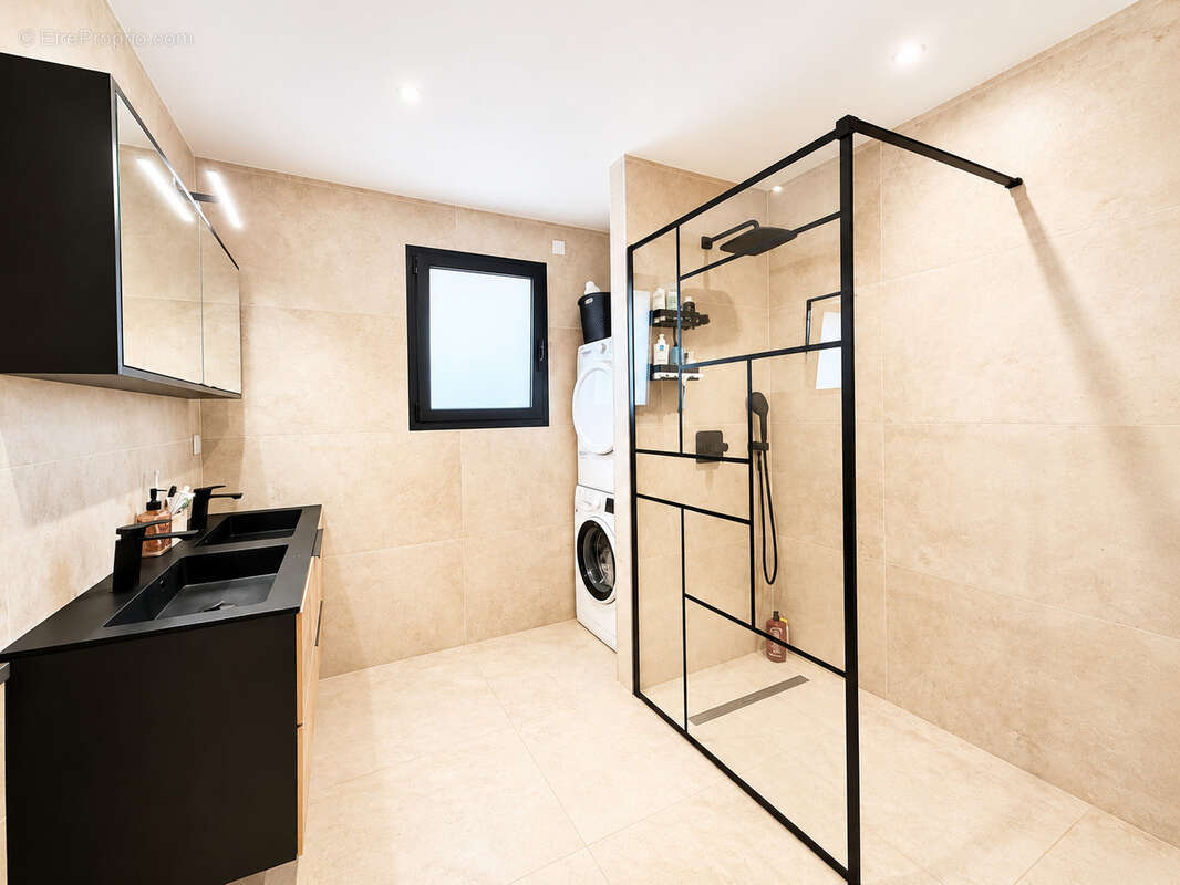 Maison de plain-pied entièrement rénovée   Terrain de 1 315 m2 - photo 8