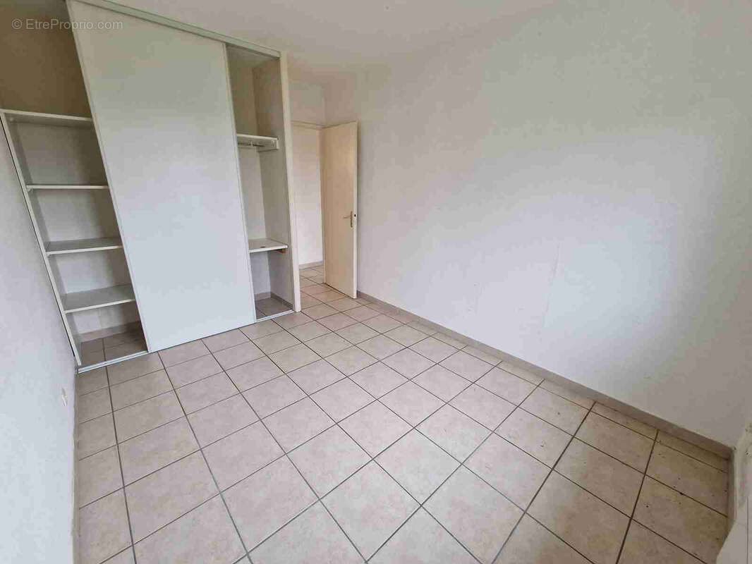 Maison de plain-pied avec jardin et garage - photo 9