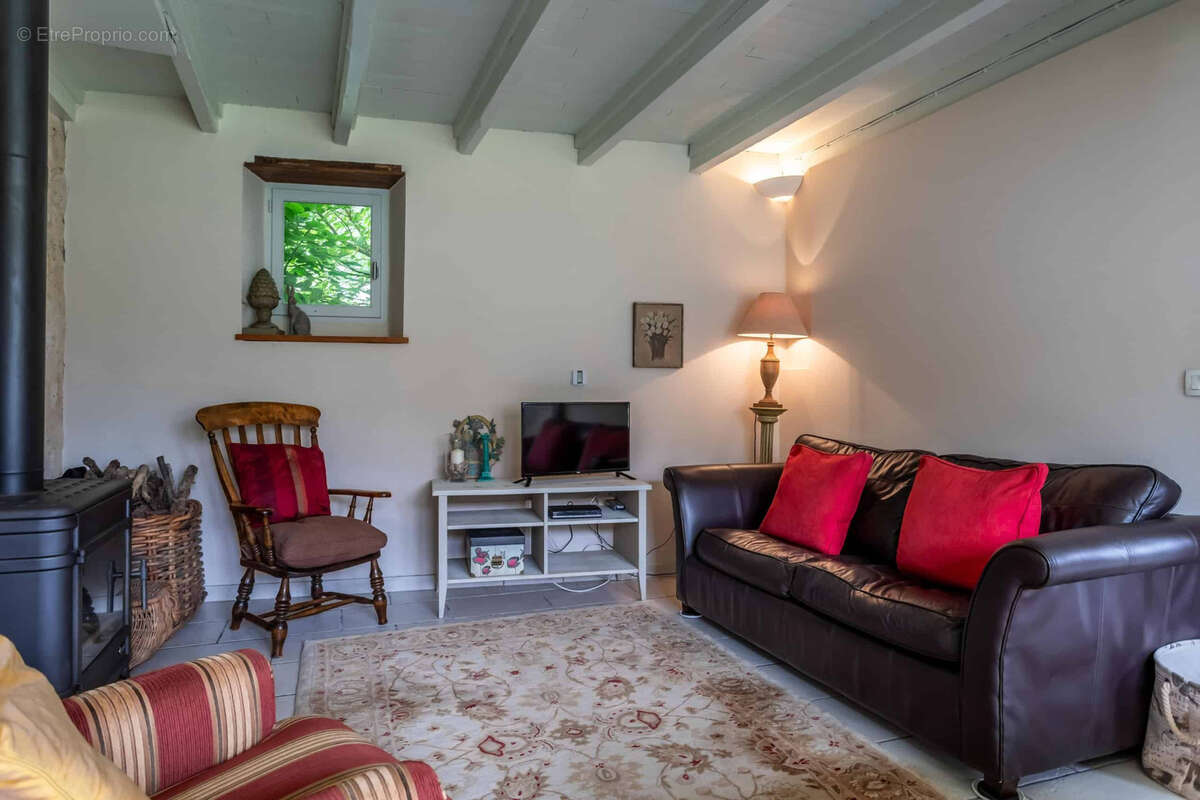 Village house with garden - photo 10